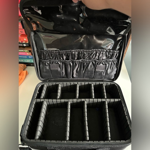 Makeup Case - Picture 1 of 3
